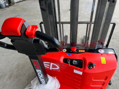 Xe nâng điện Stacker chân rộng 1.0 đến 1.2 tấn ES10-22DM / ES12-25DM