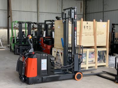 Xe nâng Reach Truck đứng lái CQE12R / CQE15R