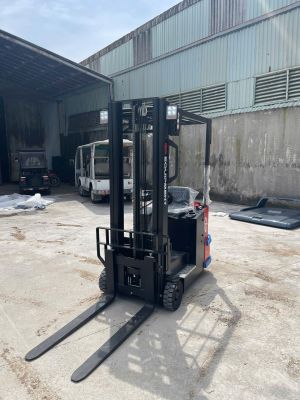 Xe nâng điện ngồi lái 1 tấn EFS101