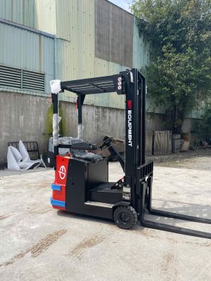 Xe nâng điện ngồi lái 1 tấn EFS101