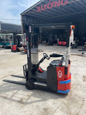 Xe nâng điện ngồi lái 1 tấn EFS101